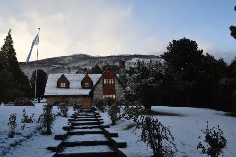 La distinción del Parque Nacional Los Alerces en la provincia de Chubut, Argentina se basa en que el parque alberga un bosque milenario con "valor universal excepcional", y destaca que el alerce es la segunda especie viviente más longeva del planeta, así como la particular belleza natural del entorno. 