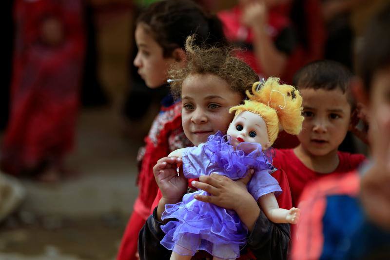 Imágenes de niños en el campamento de ACNUR preparado para los refugiados en Hammam al-Alil 