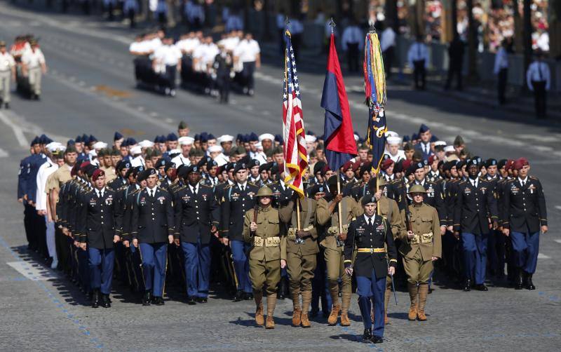 La Fiesta Nacional francesa contó con la asistencia del presidente de los Estados Unidos en conmemoración del centenario de la entrada de Estados Unidos en la Primera Guerra Mundial junto a Francia y al resto de los aliados.