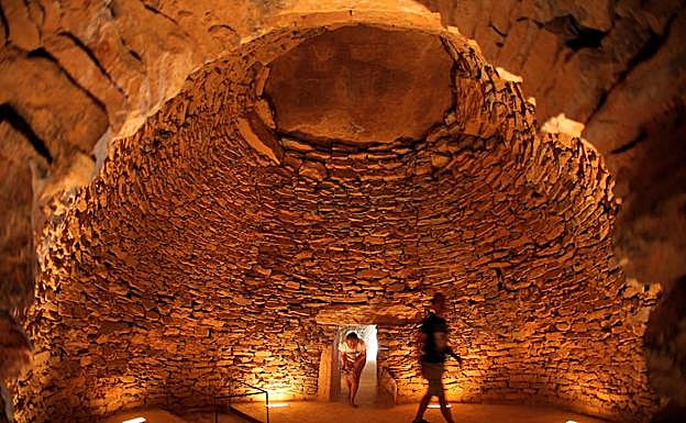 Interior del tholos de El Romeral. 