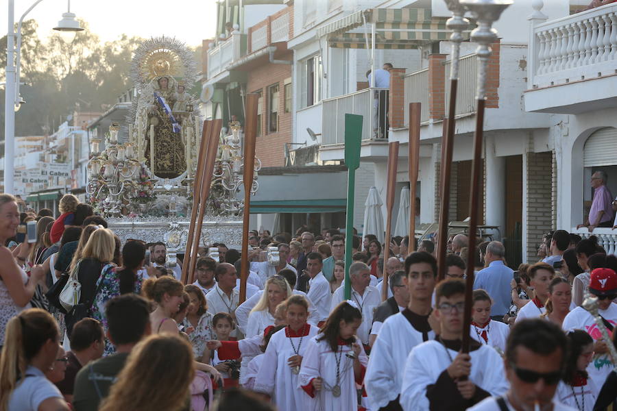 La Virgen del Carmen ya ha comenzado a bendecir el litoral malagueño. La patrona de los marineros recorre en procesión varios barrios de la capital como El Palo y Pedregalejo.