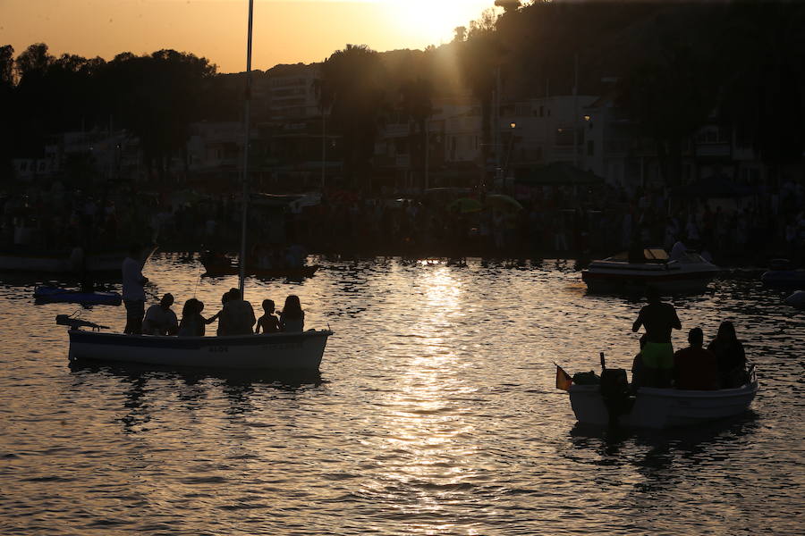 La Virgen del Carmen ya ha comenzado a bendecir el litoral malagueño. La patrona de los marineros recorre en procesión varios barrios de la capital como El Palo y Pedregalejo.