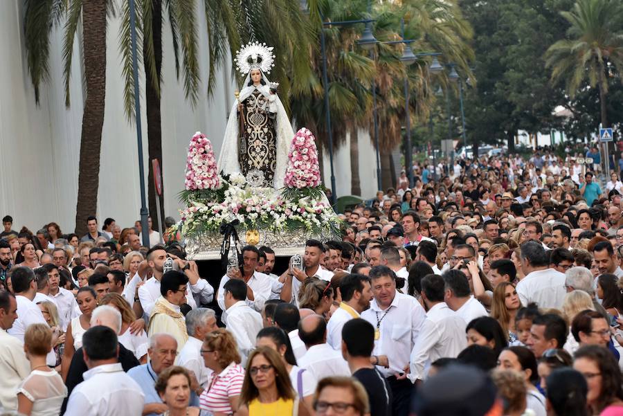 La patrona de los marineros procesiona por Torremolinos, Benalmádena, Fuengirola o Marbella, entre otras localidades de la costa occidental de Málaga. 
