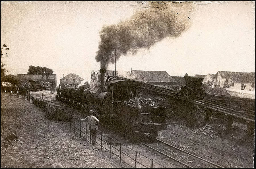 Un antiguo empleado de banca atesora momentos, lugares y personajes claves de la historia de Marbella desde finales del siglo XIX hasta nuestros días en un fondo compuesto por más de 40.000 fotos