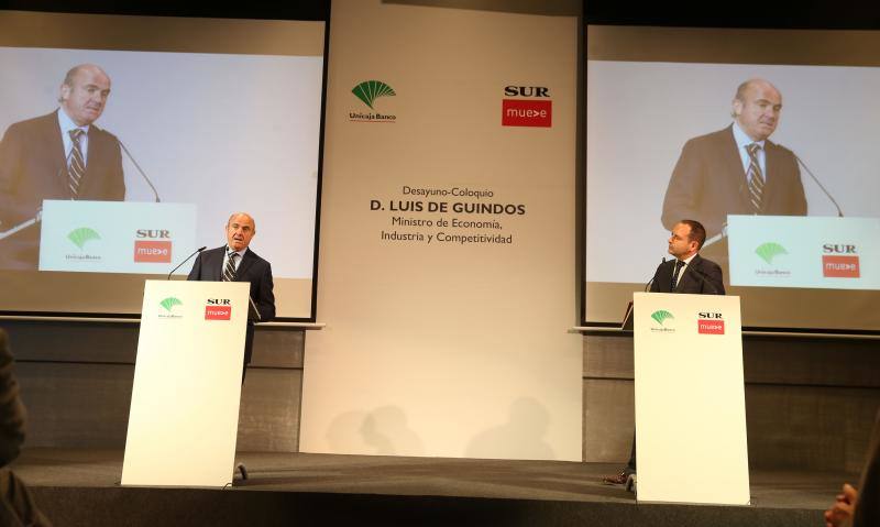 El ministro de Economía, Industria y Competitividad, Luis de Guindos, repasó el estado de la economía española en un desayuno coloquio organizado por SUR y Unicaja Banco.