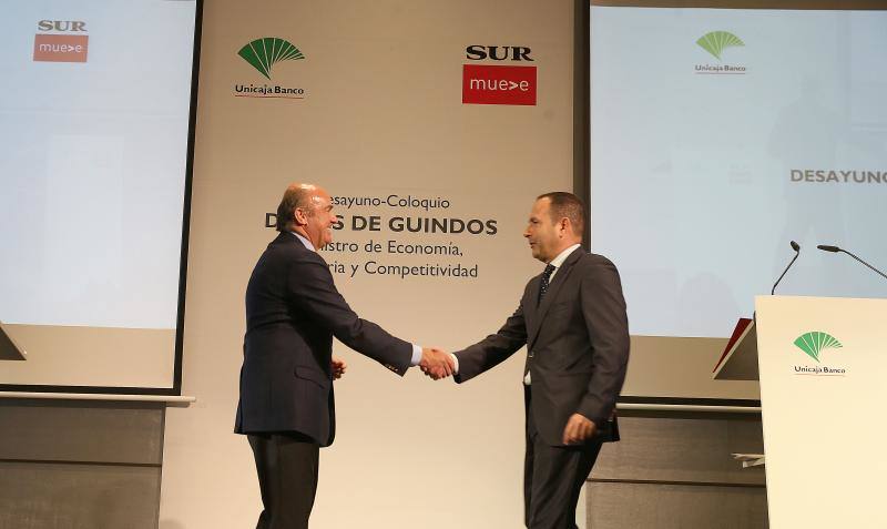 El ministro de Economía, Industria y Competitividad, Luis de Guindos, repasó el estado de la economía española en un desayuno coloquio organizado por SUR y Unicaja Banco.