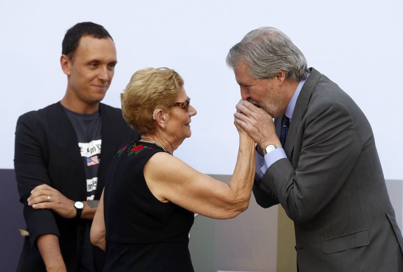 El mundo de la cultura se rinde al diseñador