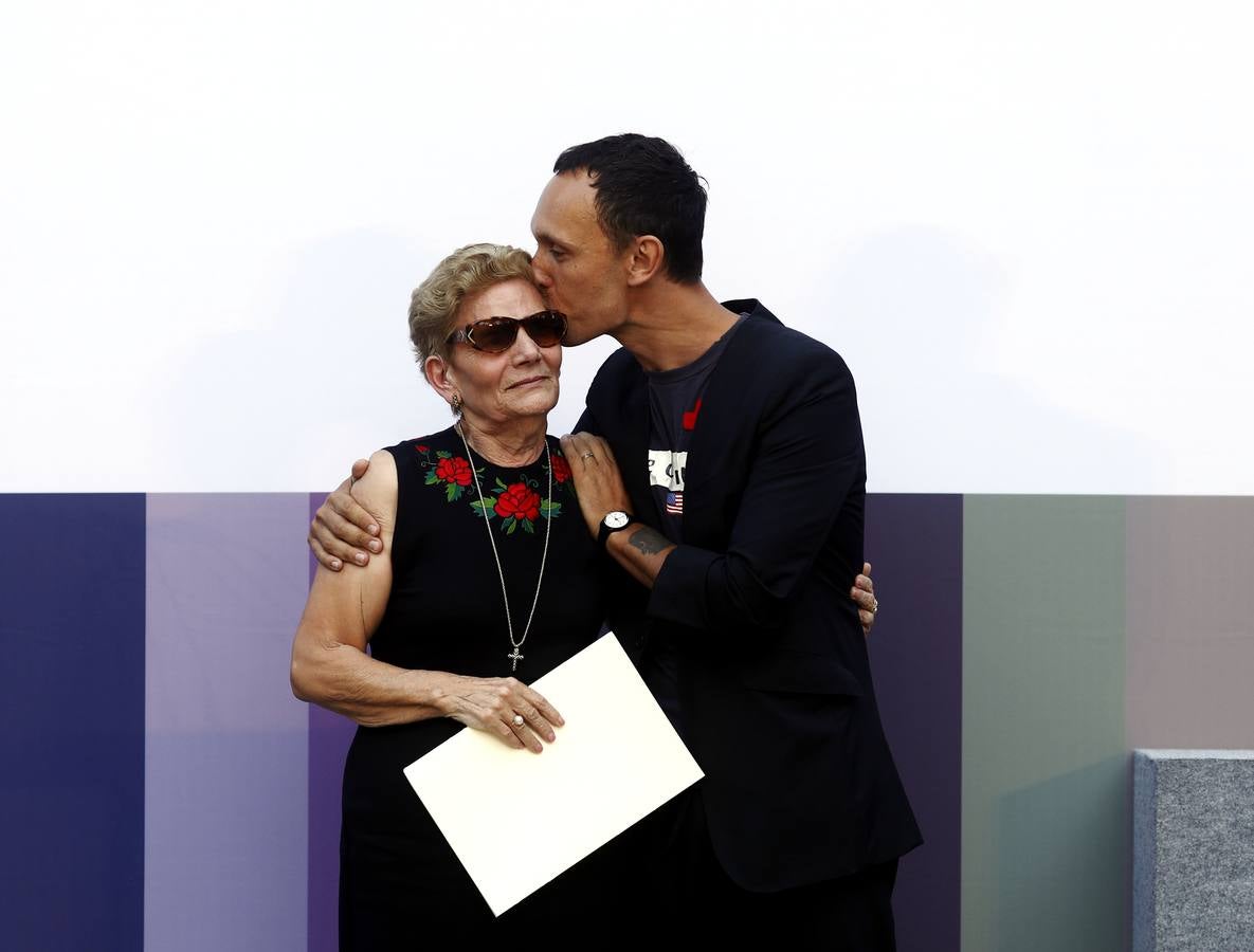 Su madre ha recogido el Premio Nacional de Diseño de Moda 