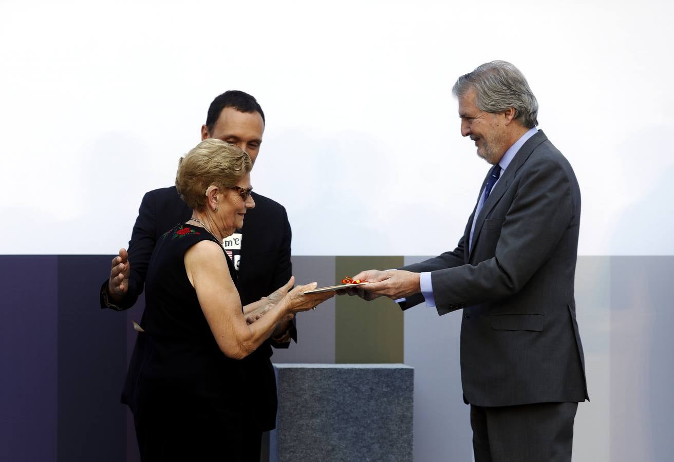 El mundo de la cultura se rinde al diseñador