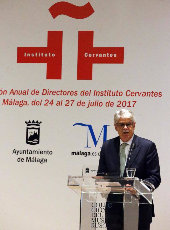 La monarca ha acudido a la apertura oficial del encuentro de los directores del instituto Cervantes en el Museo Ruso 