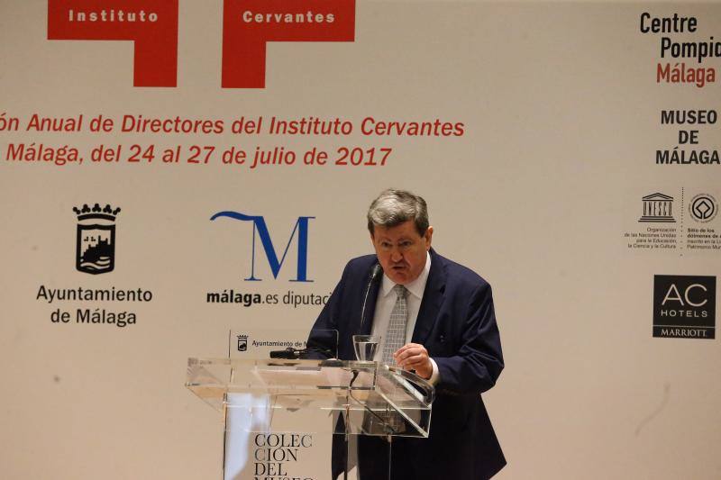 La monarca ha acudido a la apertura oficial del encuentro de los directores del instituto Cervantes en el Museo Ruso 