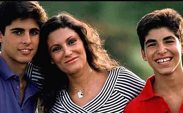 Fran Rivera ha publicado dos imágenes en el aniversario de la muerte de Carmina.