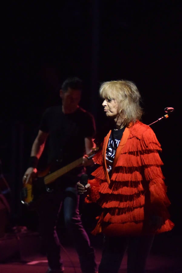 The Pretenders realizaron un despliegue musical capitaneado por el guitarreo descomunal de sus integrantes y, por encima de todo, de una Chrissie Hynde sexagenaria que recordó en Starlite por qué esta banda angloamericana comenzó a triunfar allá en los finales de los años 70.