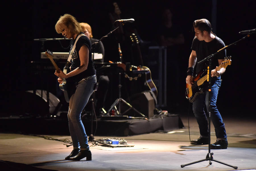 The Pretenders realizaron un despliegue musical capitaneado por el guitarreo descomunal de sus integrantes y, por encima de todo, de una Chrissie Hynde sexagenaria que recordó en Starlite por qué esta banda angloamericana comenzó a triunfar allá en los finales de los años 70.