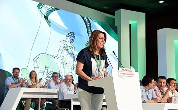 La secretaria general de los socialistas andaluces, ayer, durante su intervención ante el plenario del cónclave regional