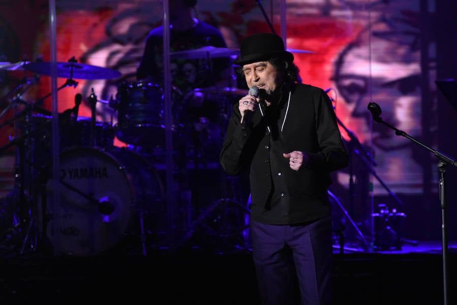 El considerado por muchos el mejor cantautor rock de este país, Joaquín Sabina, actuó anoche en el escenario de Starlite en Marbella ante 3.000 personas que agotaron todas las entradas disponibles en el recinto, algo que viene siendo habitual en esta gira de presentación de su nuevo disco ‘Lo niego todo’.