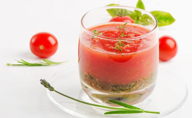 Un vaso de gazpacho.