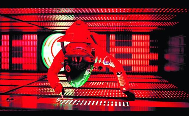 El astronauta Dave Bowman desconecta a HAL9000, la inteligencia artificial de ‘2001’.