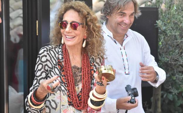 A sus 70 años, Marisa Berenson sigue desprendiendo glamour.