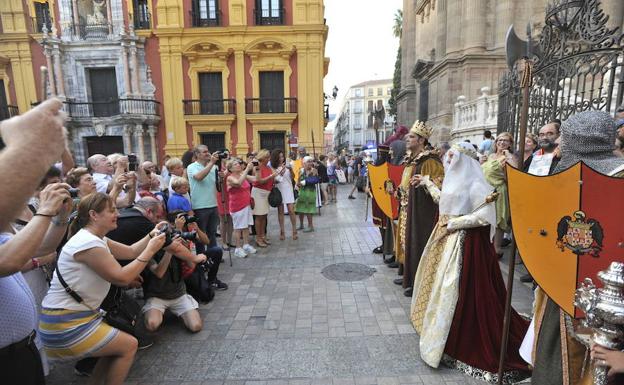 Desfile de los Reyes Católicos que se lleva a cabo en agosto. 