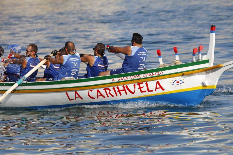 La Araña se hace con el triunfo en la tradicional competición de remo tras ganar la regata celebrada ayer en el puerto de la capital