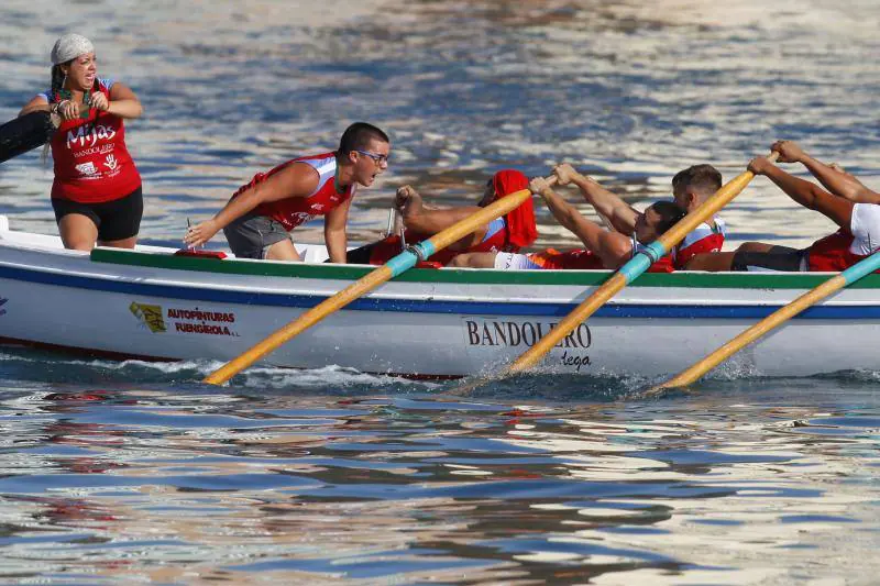 La Araña se hace con el triunfo en la tradicional competición de remo tras ganar la regata celebrada ayer en el puerto de la capital