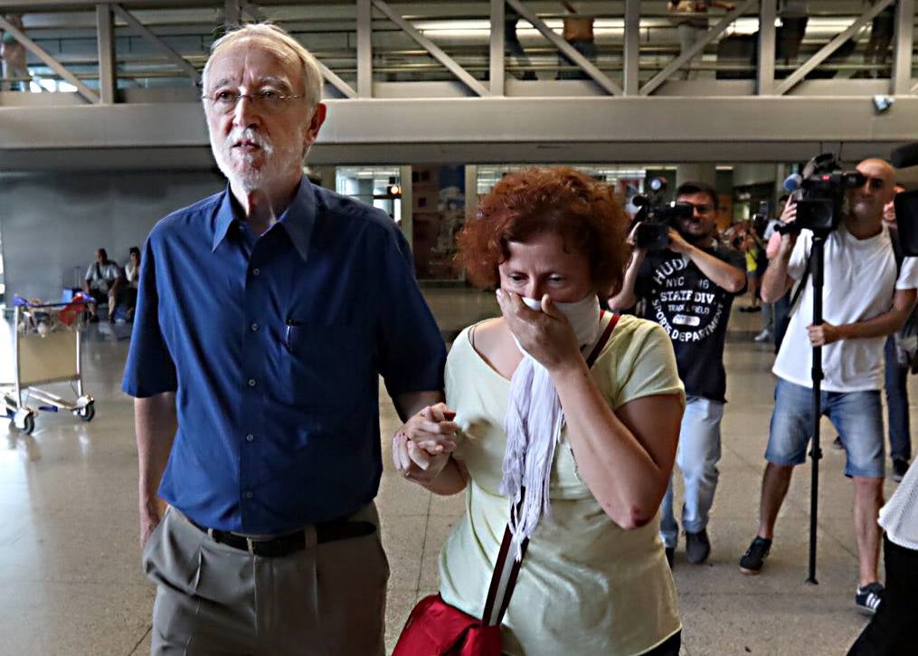 Destrozados por el cansancio del viaje, pero sobre todo por el dolor