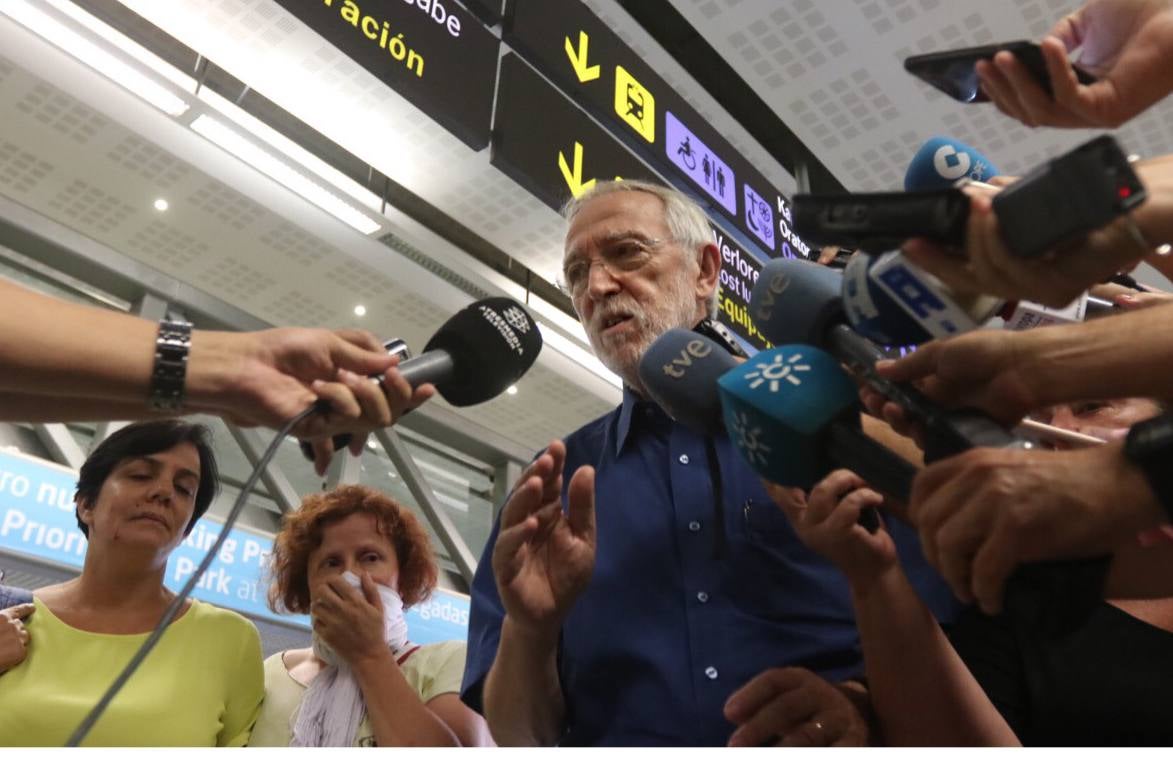 Destrozados por el cansancio del viaje, pero sobre todo por el dolor