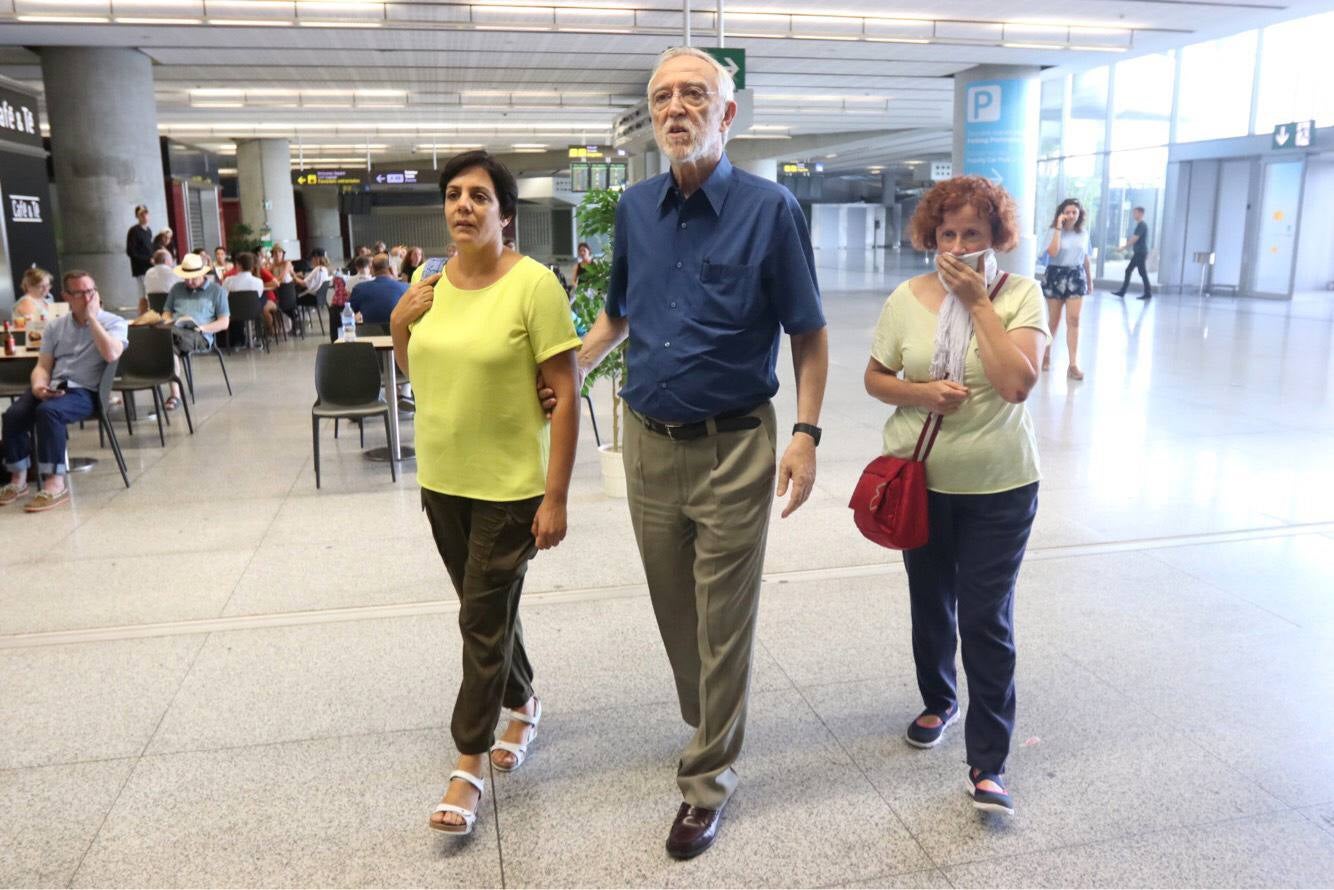 Destrozados por el cansancio del viaje, pero sobre todo por el dolor