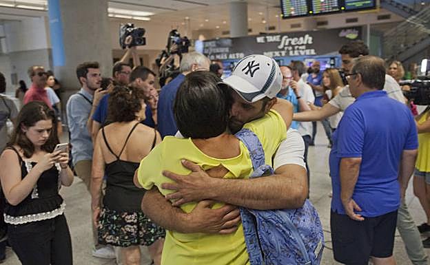 Encuentro de una de las heridas con un familiar. :