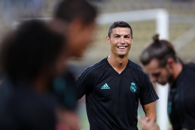 Cristiano Ronaldo, en la última sesión preparatoria previa al encuentro de esta noche ante el Manchester United. :: e. Keogh / reuters
