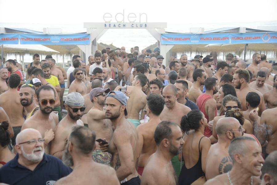 Miles de hombres barbudos y orondos que desafían la metrosexualidad se dan cita en el municipio