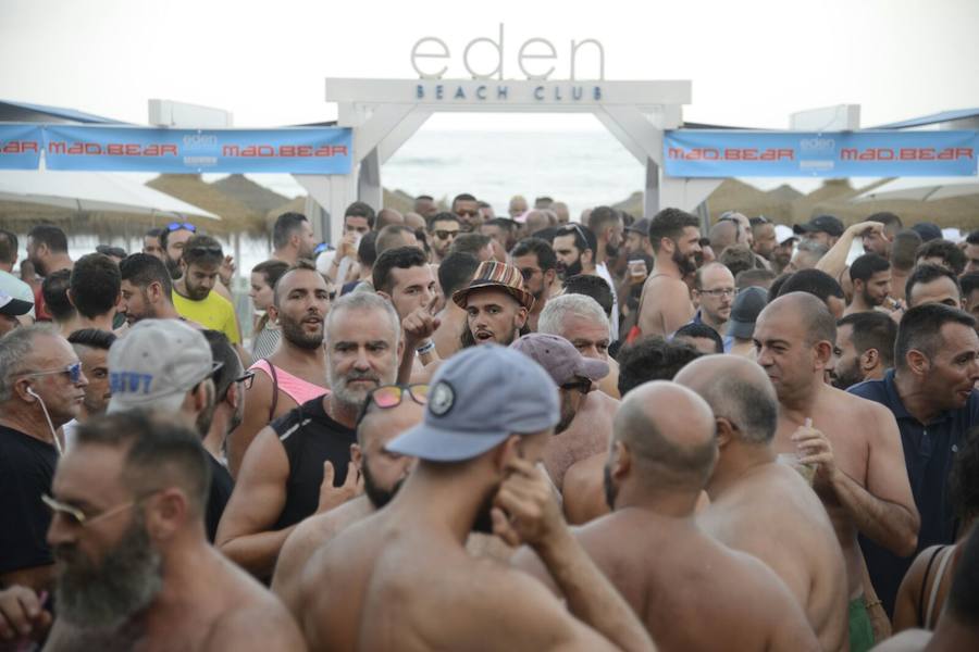 Miles de hombres barbudos y orondos que desafían la metrosexualidad se dan cita en el municipio