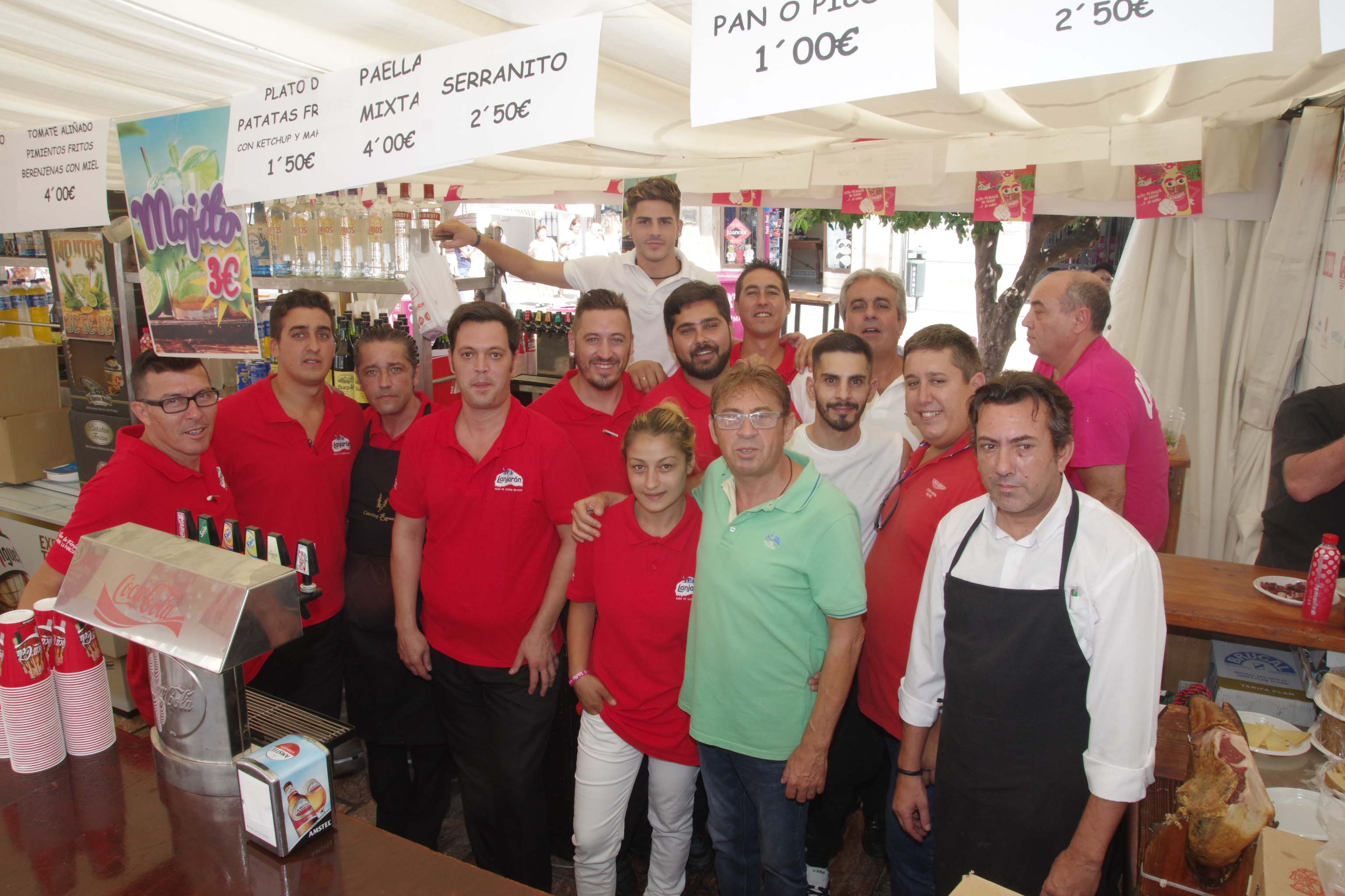 Grupo de cocineros y camareros de la caseta Abanico.