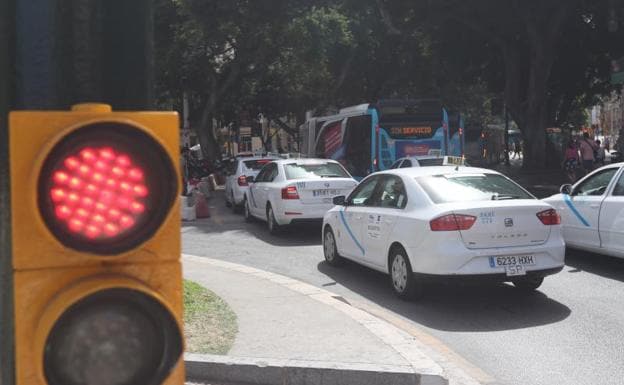 La guerra nacional del taxi contra Cabify complica el conflicto abierto en Málaga