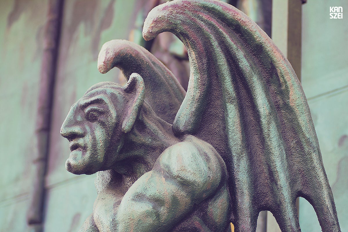 «Fauna y otras crituras podría llamarse el Fair: The Awakening de este año 2014. Una colección monográfica de peculiares animales y seres de fibra de vidrio, espectadores del desfile de personas que llenan nuestra feria. Al alba, sólo son pacientes guardianas de atracciones esperando que caiga la noche, para volverse animadas. Espero que os guste este zoo tan particular»