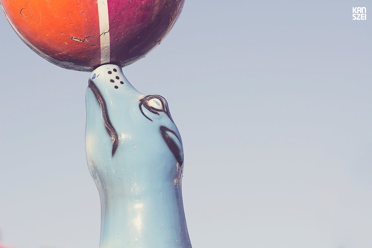 «Fauna y otras crituras podría llamarse el Fair: The Awakening de este año 2014. Una colección monográfica de peculiares animales y seres de fibra de vidrio, espectadores del desfile de personas que llenan nuestra feria. Al alba, sólo son pacientes guardianas de atracciones esperando que caiga la noche, para volverse animadas. Espero que os guste este zoo tan particular»