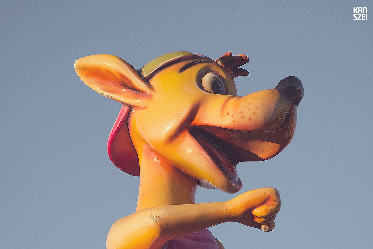 «Fauna y otras crituras podría llamarse el Fair: The Awakening de este año 2014. Una colección monográfica de peculiares animales y seres de fibra de vidrio, espectadores del desfile de personas que llenan nuestra feria. Al alba, sólo son pacientes guardianas de atracciones esperando que caiga la noche, para volverse animadas. Espero que os guste este zoo tan particular»