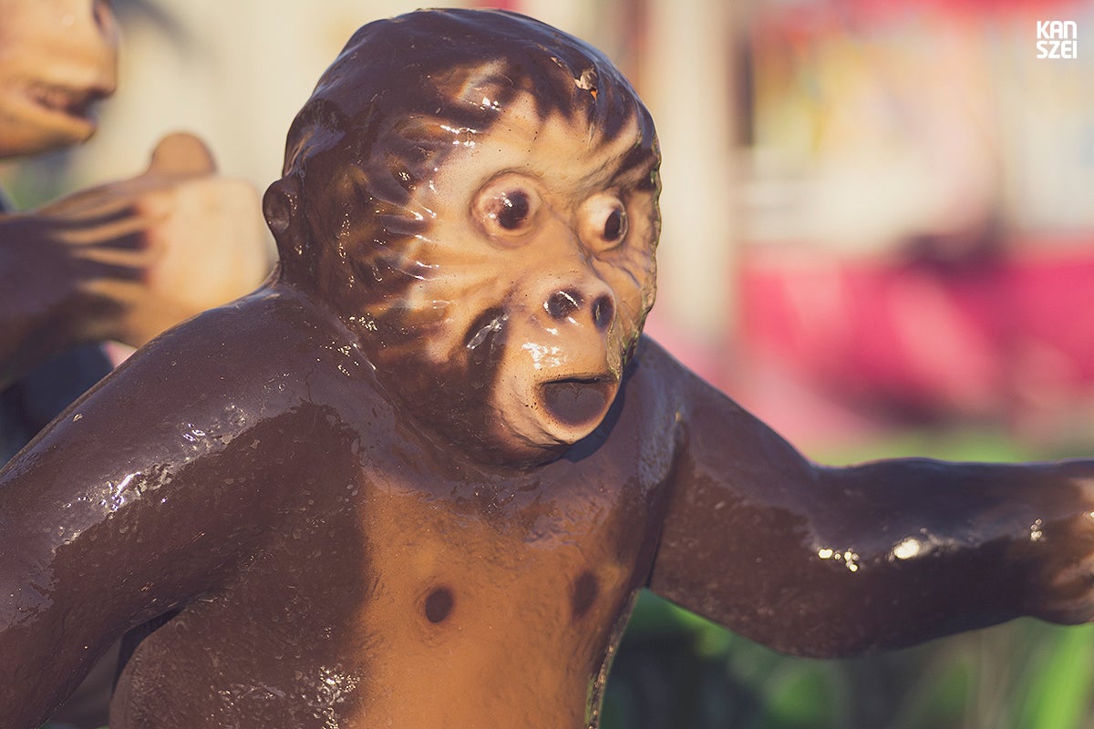«Fauna y otras crituras podría llamarse el Fair: The Awakening de este año 2014. Una colección monográfica de peculiares animales y seres de fibra de vidrio, espectadores del desfile de personas que llenan nuestra feria. Al alba, sólo son pacientes guardianas de atracciones esperando que caiga la noche, para volverse animadas. Espero que os guste este zoo tan particular»