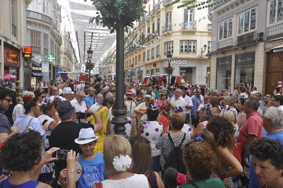 La Feria del Centro no cesa y numerosos grupos animan musicalmente las principales vías de la zona en este miércoles.