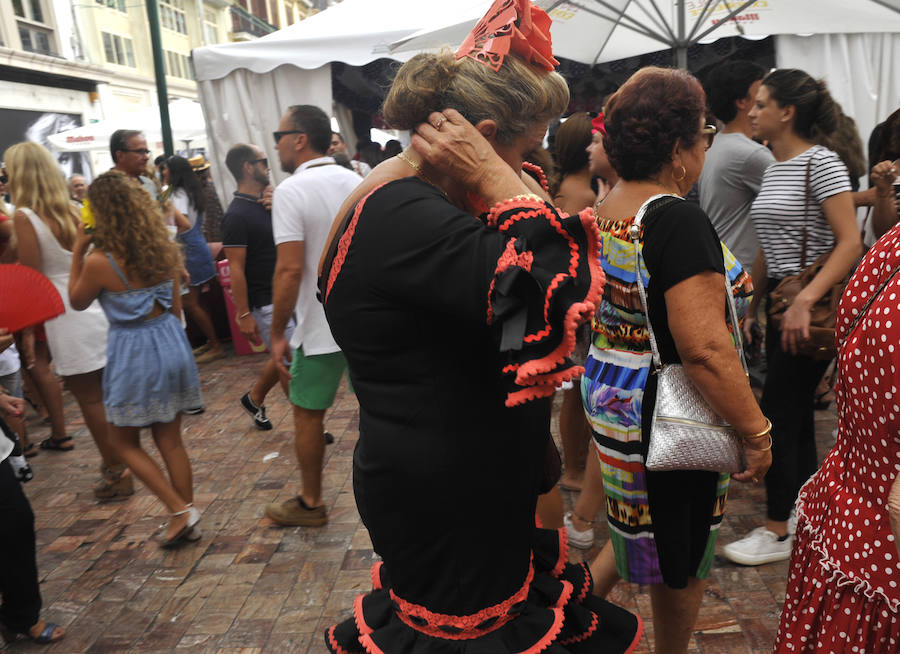 La Feria del Centro no cesa y numerosos grupos animan musicalmente las principales vías de la zona en este miércoles.