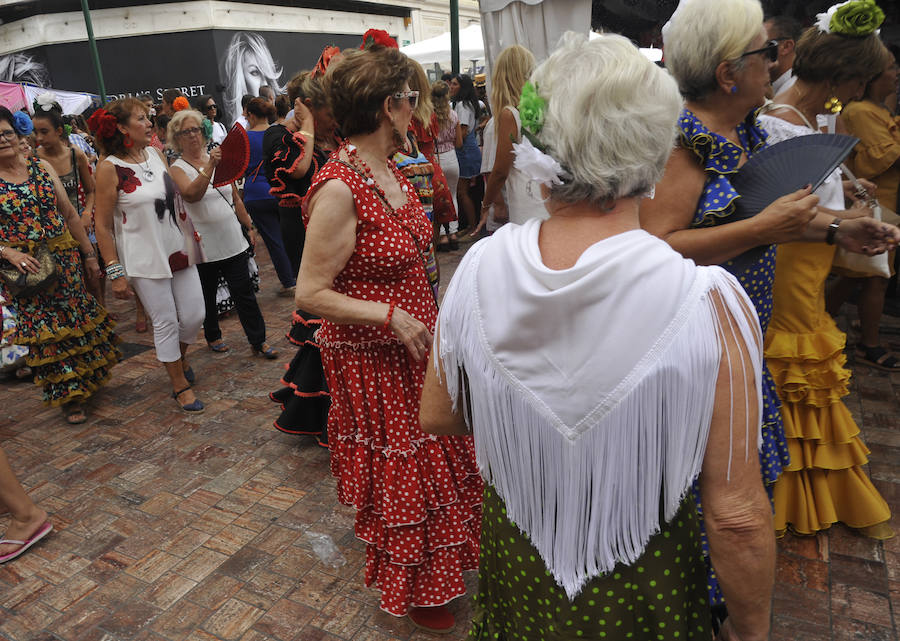 La Feria del Centro no cesa y numerosos grupos animan musicalmente las principales vías de la zona en este miércoles.