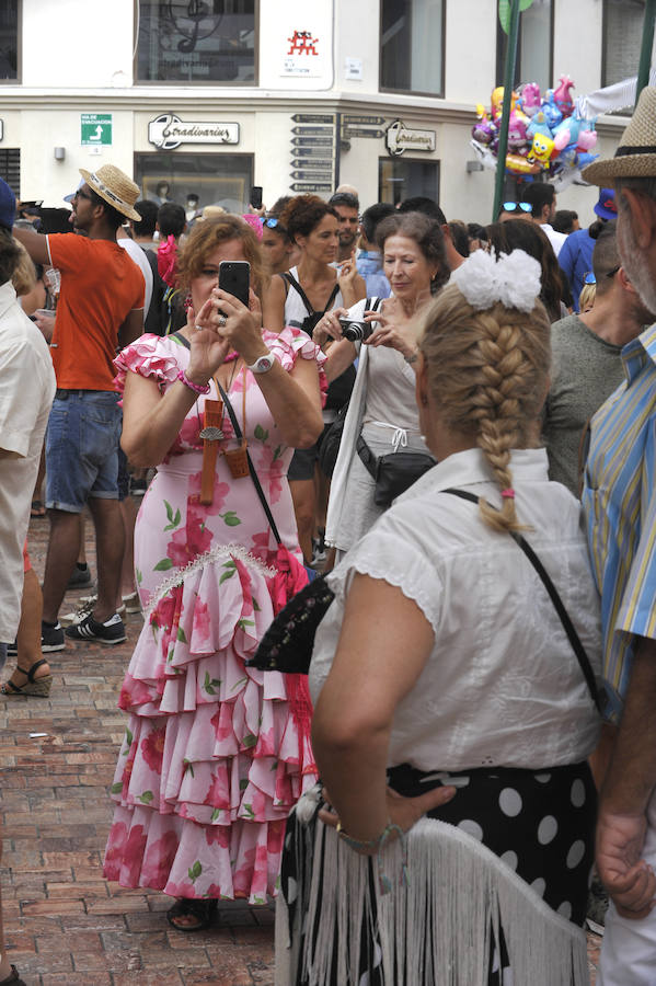 La Feria del Centro no cesa y numerosos grupos animan musicalmente las principales vías de la zona en este miércoles.