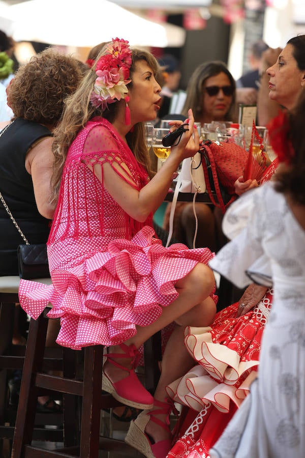 La fiesta no cesa en las principales calles del Centro de Málaga este jueves de Feria. 