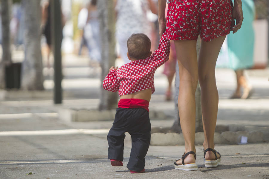 Los caballos siguen protagonizando las imágenes de este jueves en el Real del Cortijo de Torres.