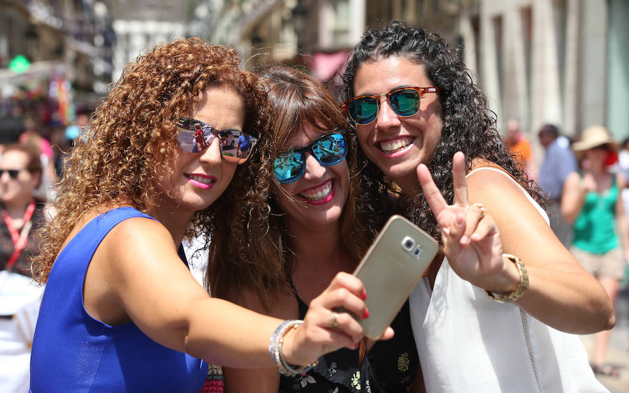 Las principales calles del Centro de Málaga se preparan ya para los últimos días de Feria.