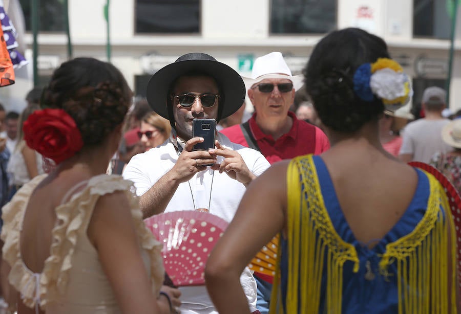 Las principales calles del Centro de Málaga se preparan ya para los últimos días de Feria.
