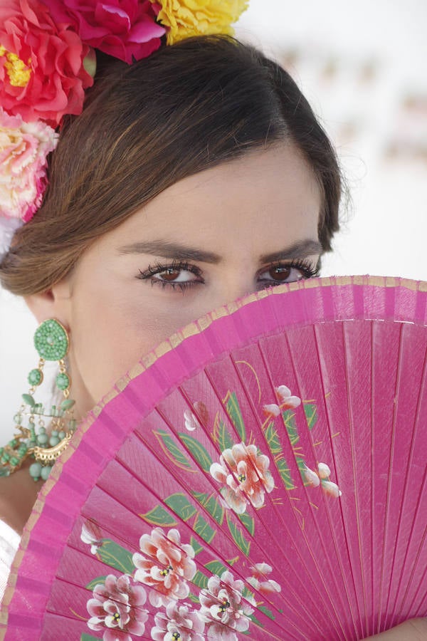 Numerosos malagueños y visitantes no han perdido la oportunidad de acudir al Cortijo de Torres, que ya se prepara para los últimos días de la Feria de Málaga.