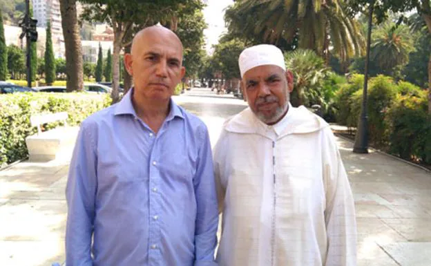 Hassan Roudani y Omar El Farouk, ayer tras la concentración. 
