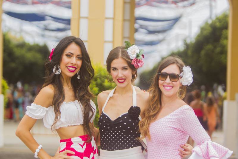 Miles de personas disfrutan del sábado en el recinto de Cortijo de Torres de día